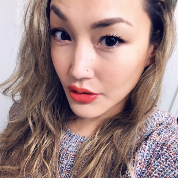 Meet your Posher, Jessica - Picture 3 of 3